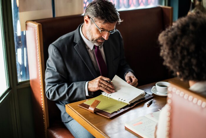 business-people-discussing-cafe_53876-15158